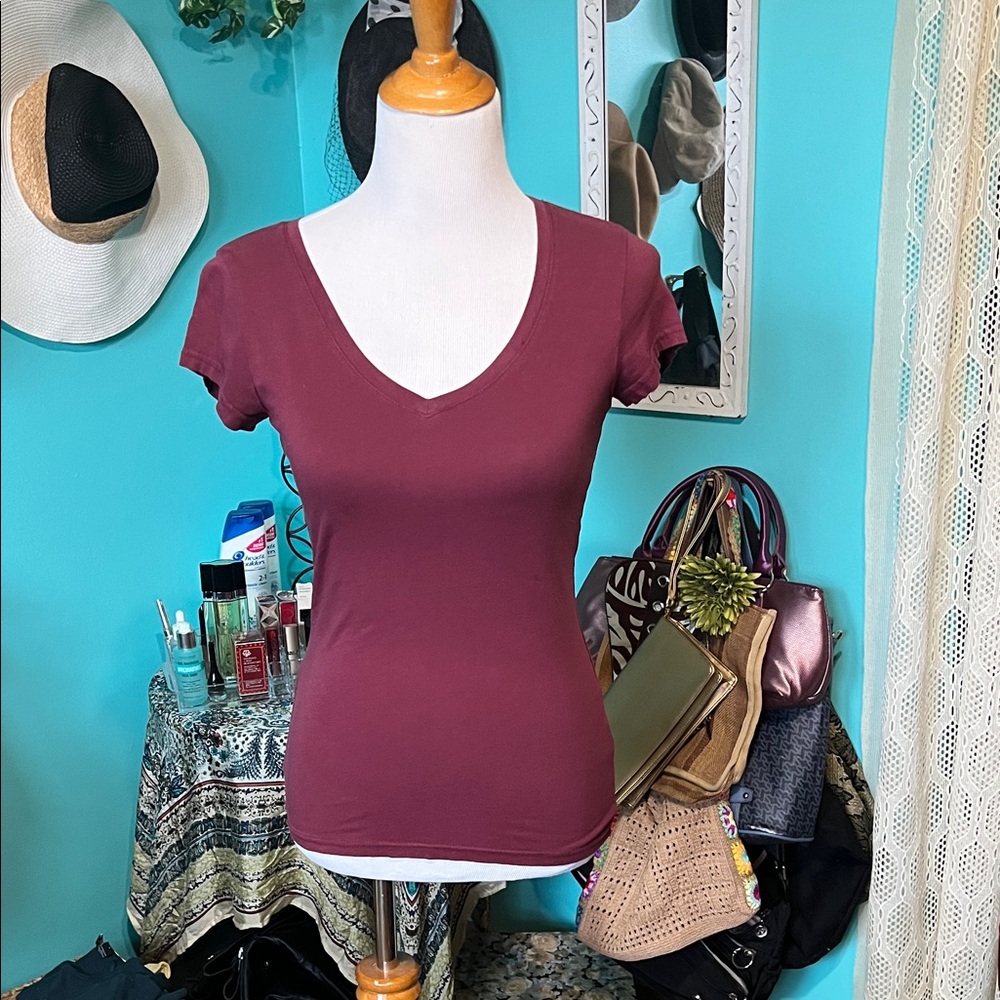 Elegant V-Neck Burgundy Tee